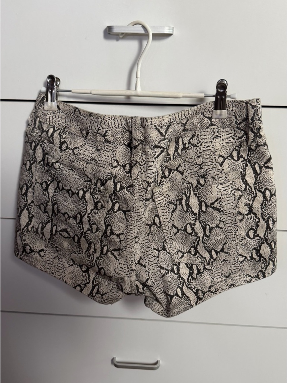 FASHION NOVA Snake-Print Cream and Black Jean Shorts - Picture 2 of 2